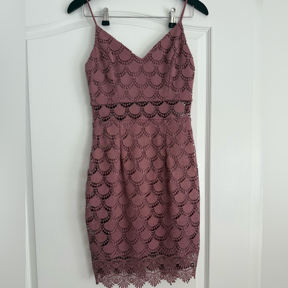 Aqua Lace Midi Dress in Mauve